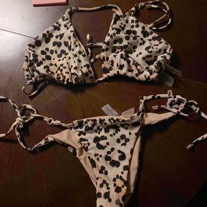 Beachbunny bikini sizes XL top and Med bottom ! Lightly used